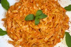 DOMATES SOSLU FETTUCİNİ